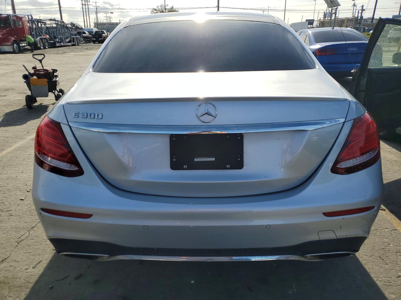 Mercedes-Benz E-Class 300
