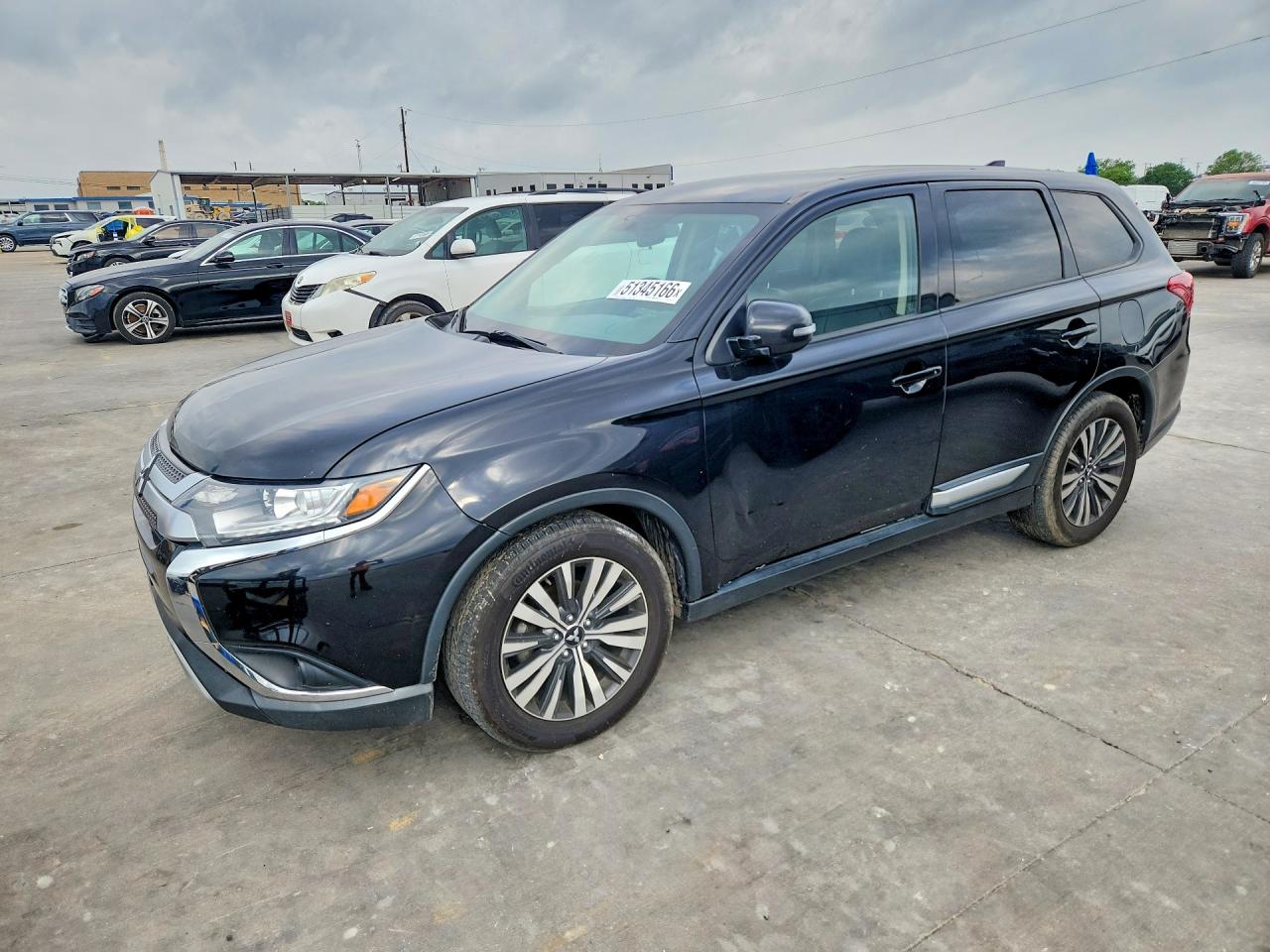 Salvage Mitsubishi Outlander Image