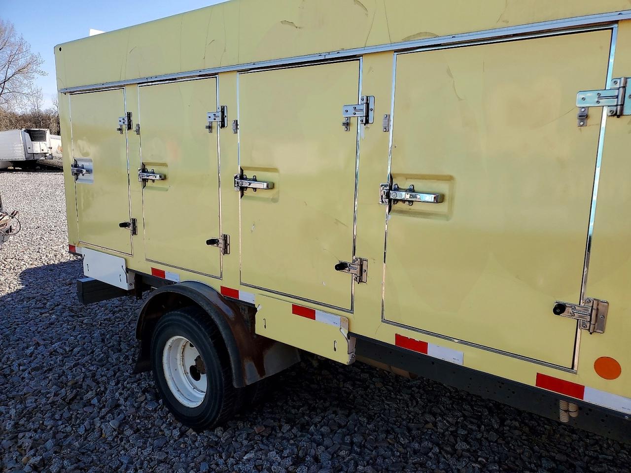 Ford Econoline E450 Super Duty Cutaway Van