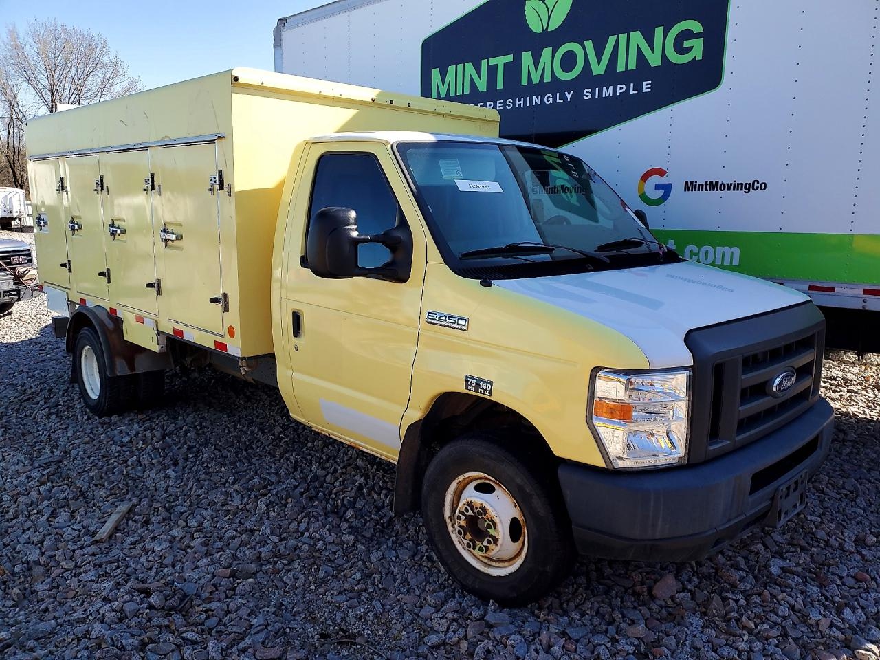 Ford Econoline E450 Super Duty Cutaway Van
