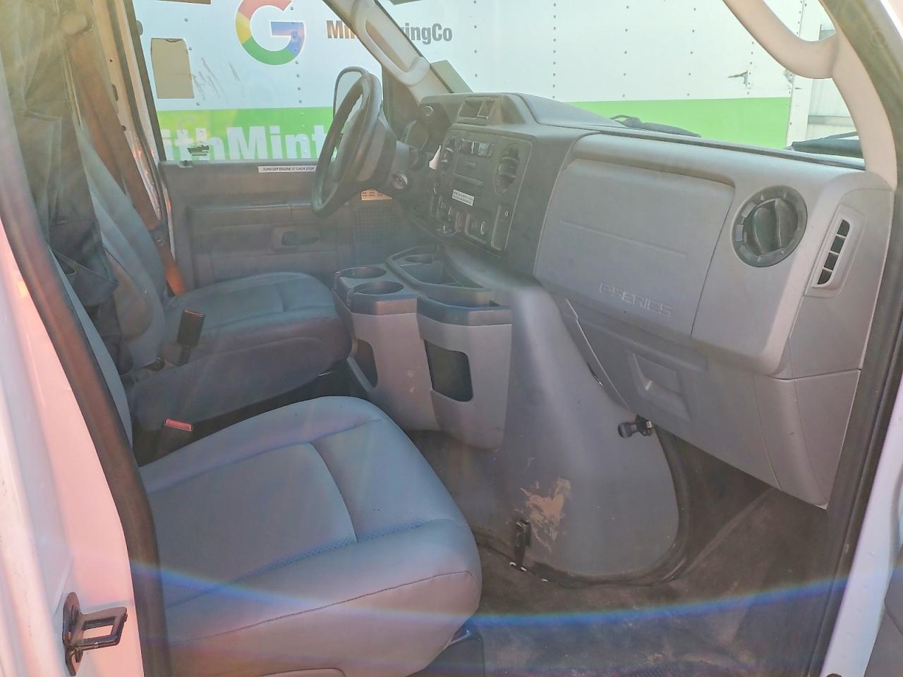 Ford Econoline E450 Super Duty Cutaway Van