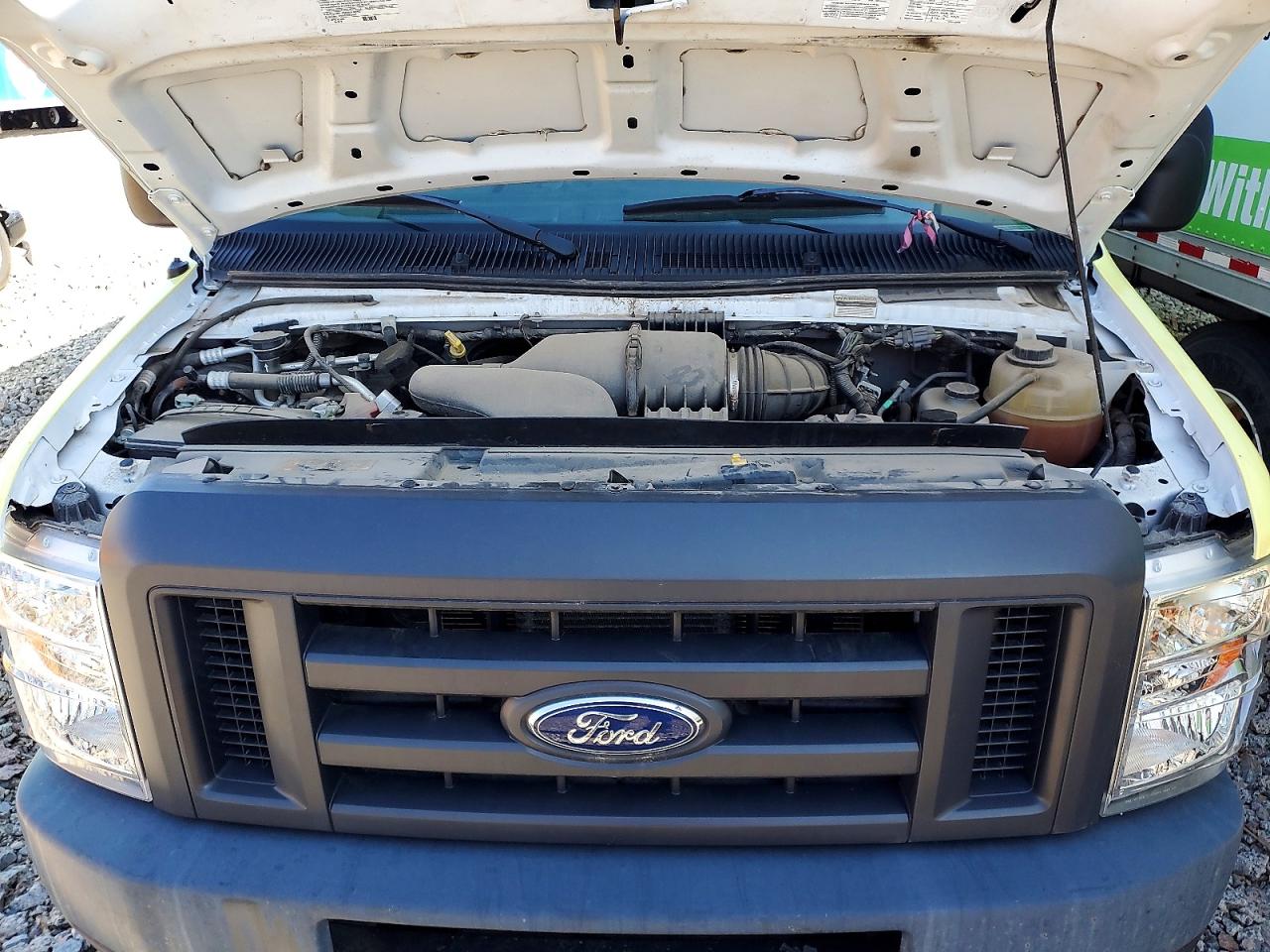 Ford Econoline E450 Super Duty Cutaway Van