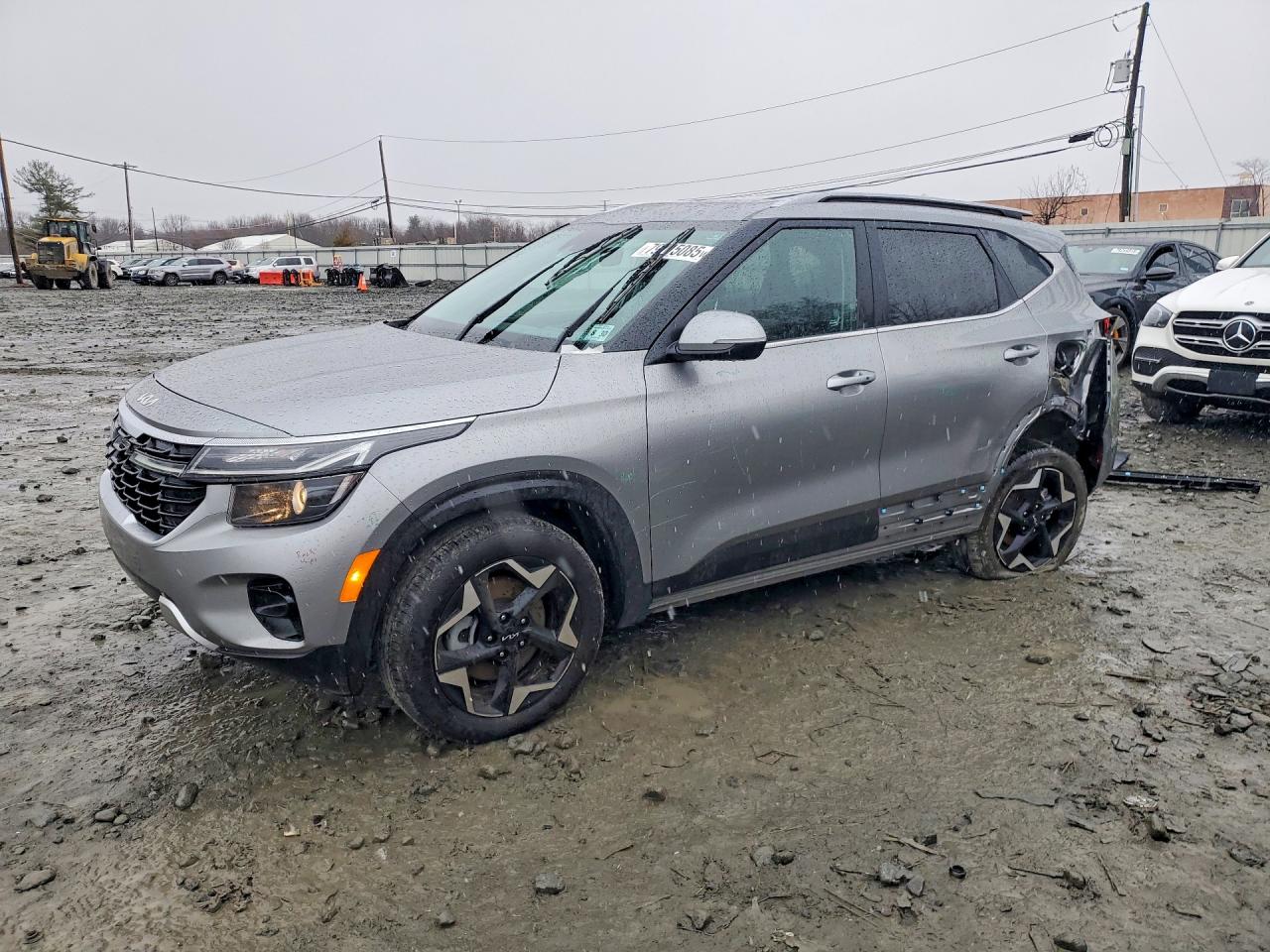 Salvage Kia Seltos Image