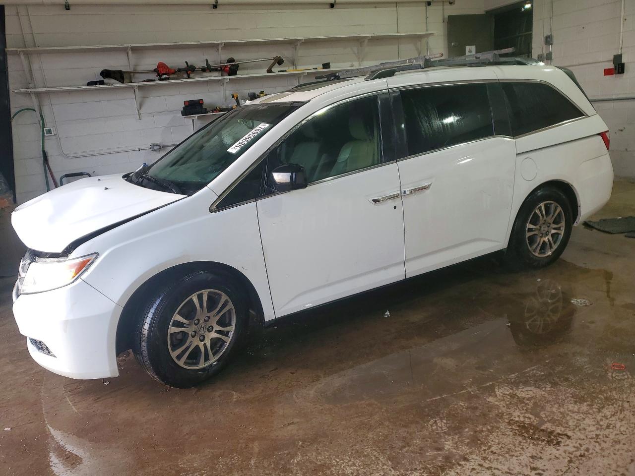 Salvage Honda Odyssey Image