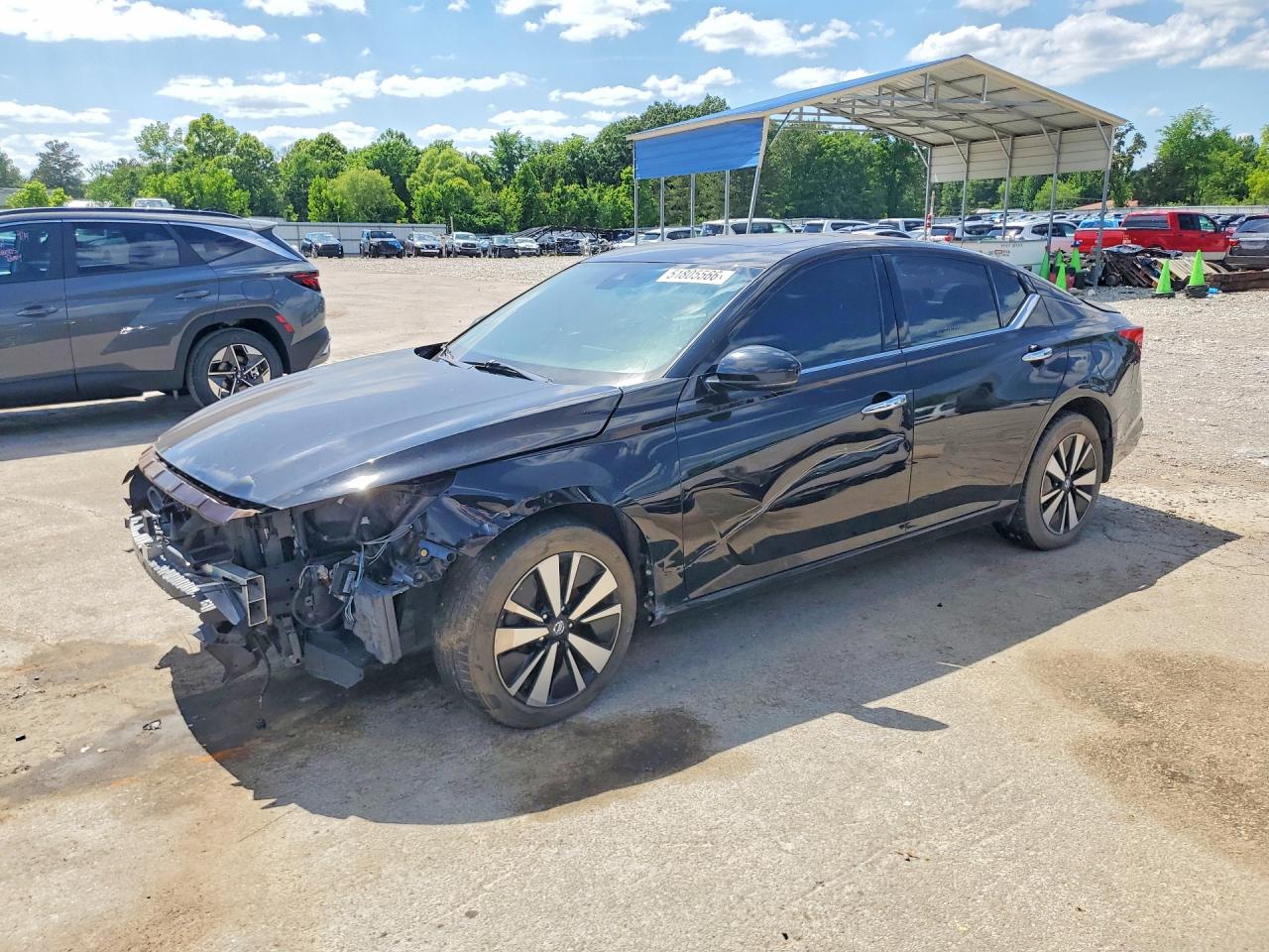 Salvage Nissan Altima Image