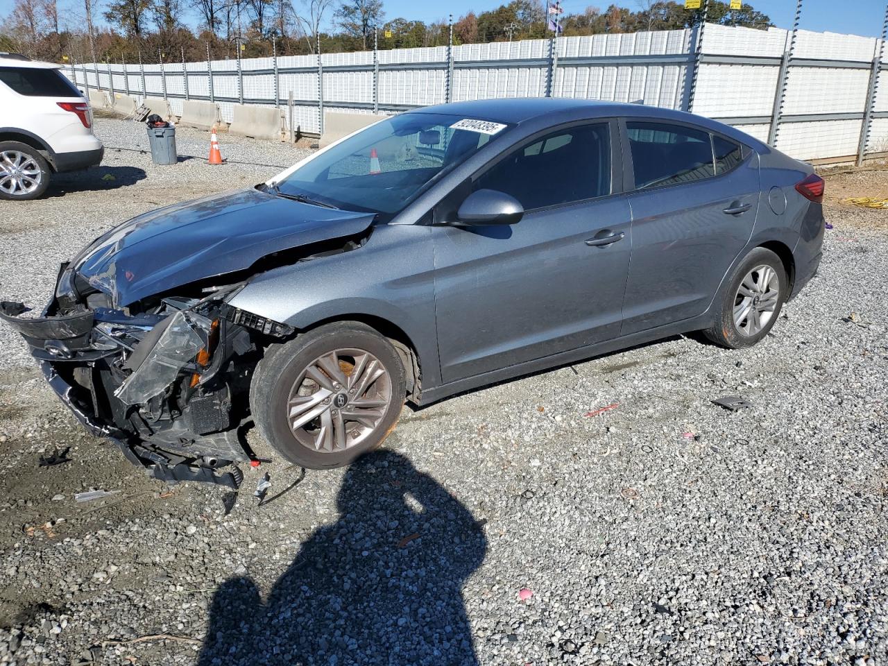 Salvage Hyundai ELANTRA Image