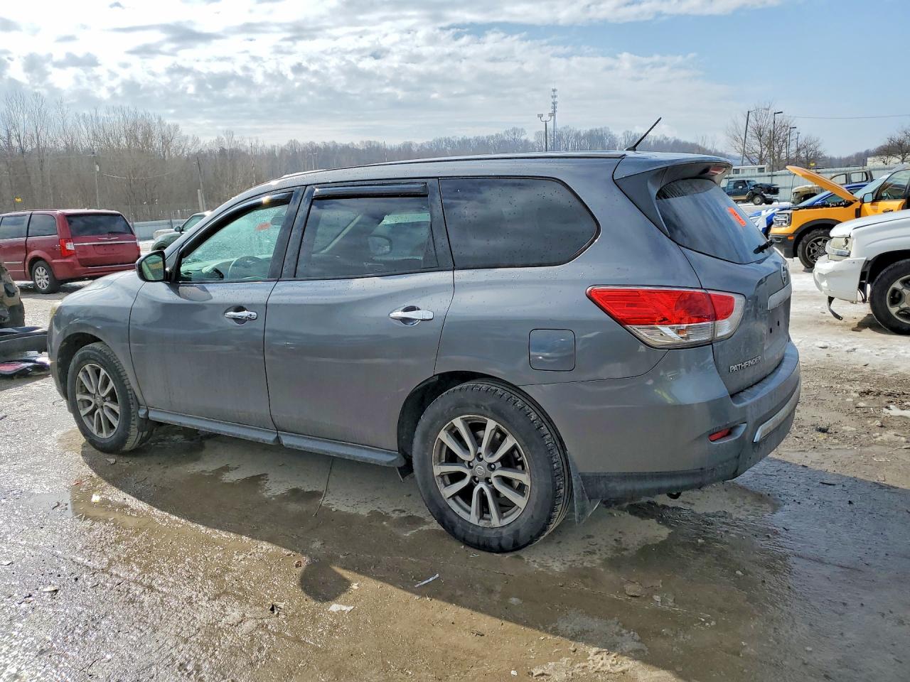 Nissan Pathfinder S