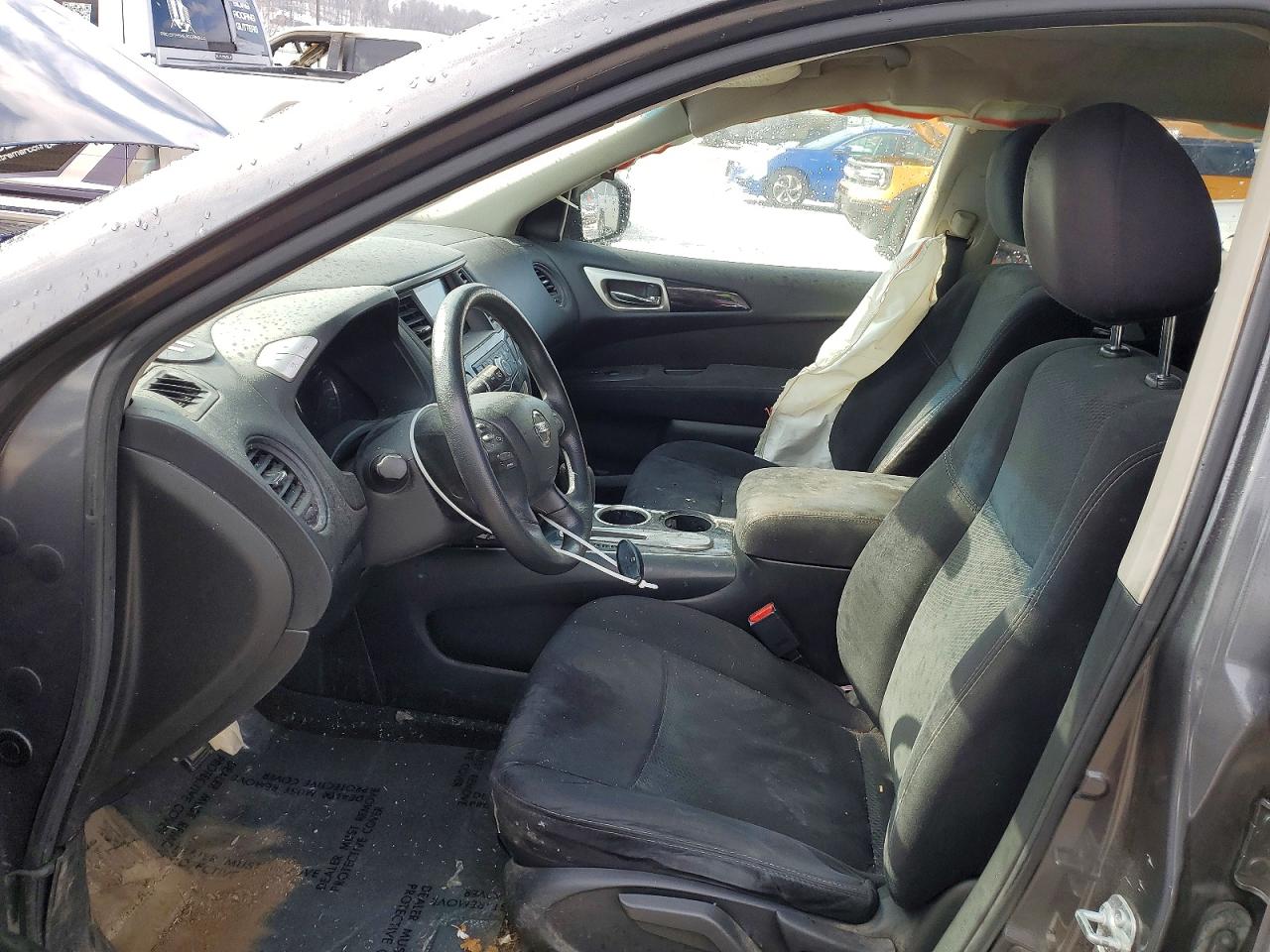Nissan Pathfinder S