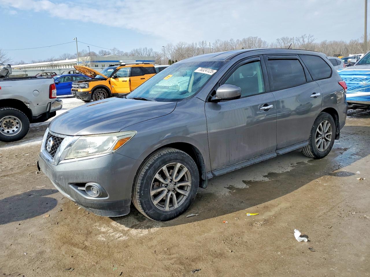 Salvage Nissan Pathfinder Image