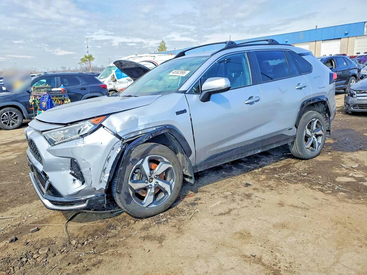 Salvage Toyota RAV4 Image