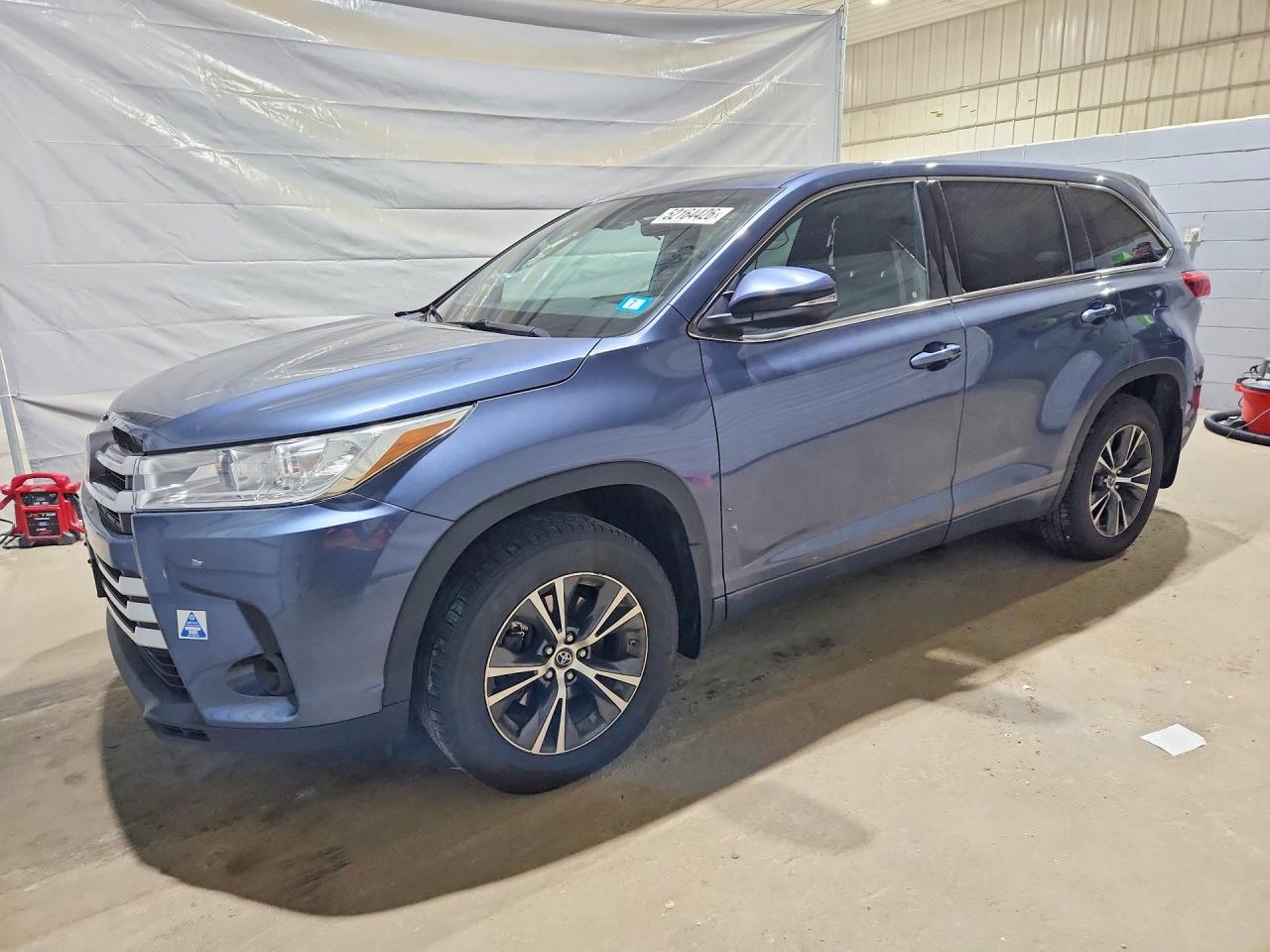 Salvage Toyota Highlander Image