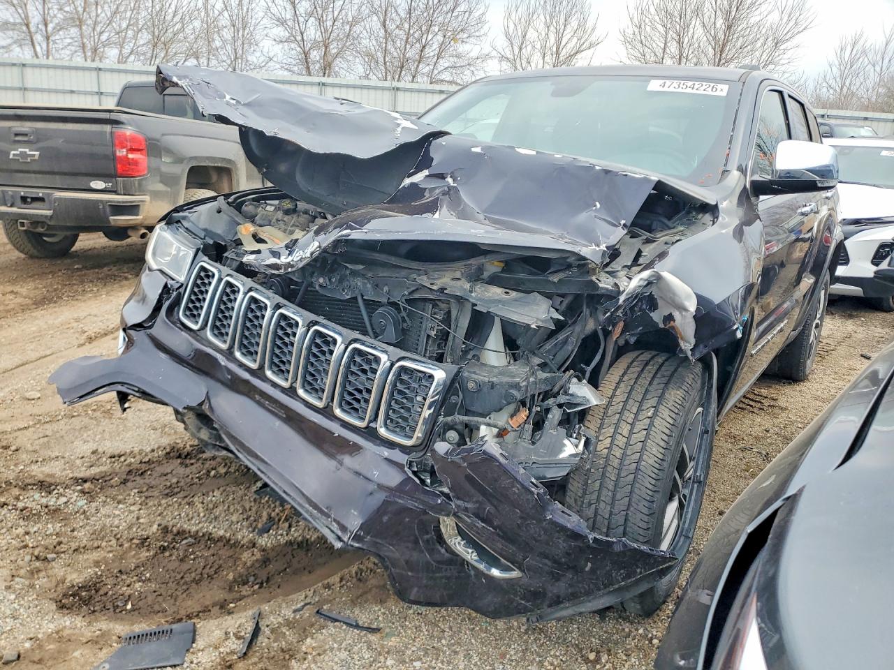 Salvage Jeep Cherokee Image