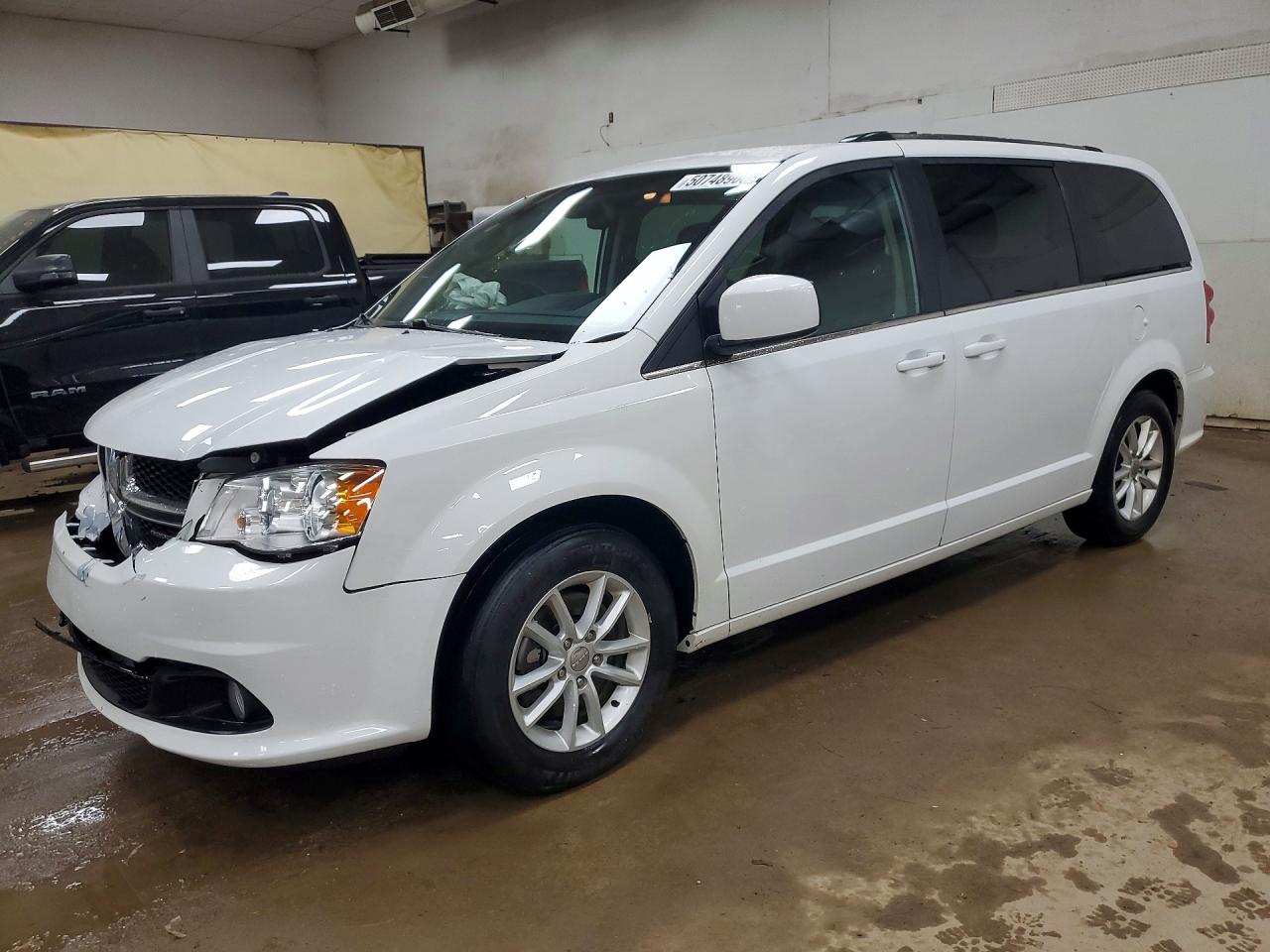 Salvage Dodge Caravan Image