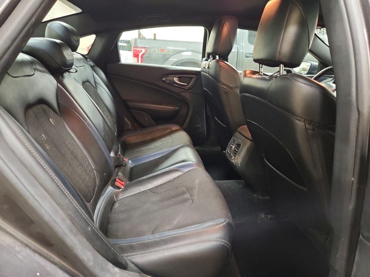 Chrysler 200 S