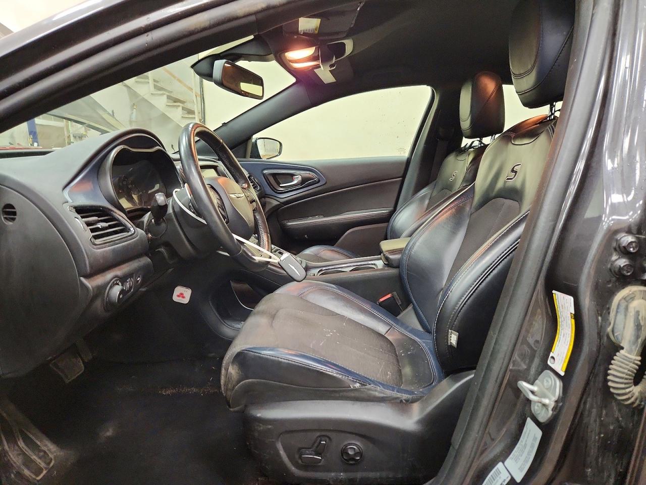 Chrysler 200 S