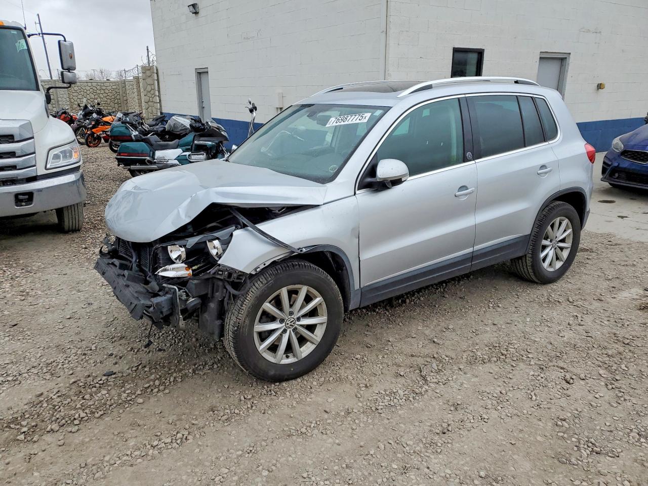 Salvage Volkswagen Tiguan Image