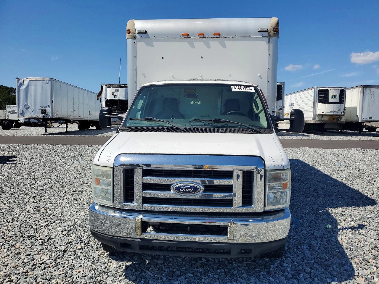 Ford Econoline E450 Super Duty Cutaway Van