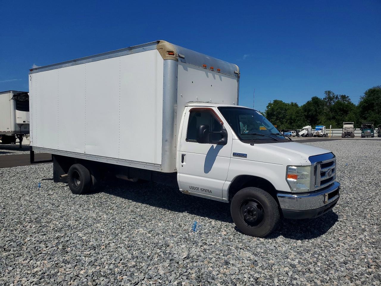 Ford Econoline E450 Super Duty Cutaway Van