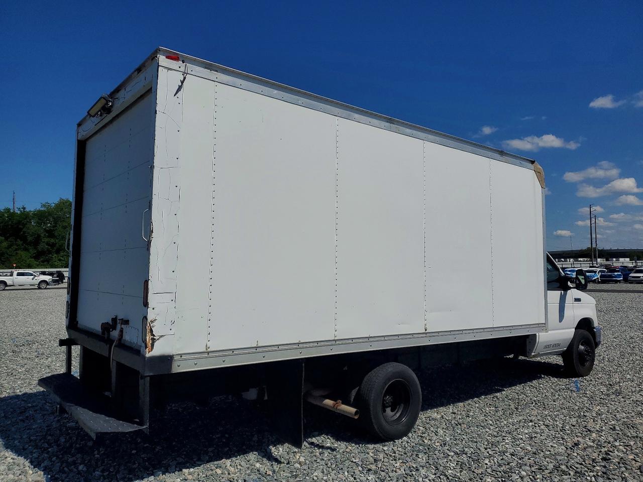Ford Econoline E450 Super Duty Cutaway Van