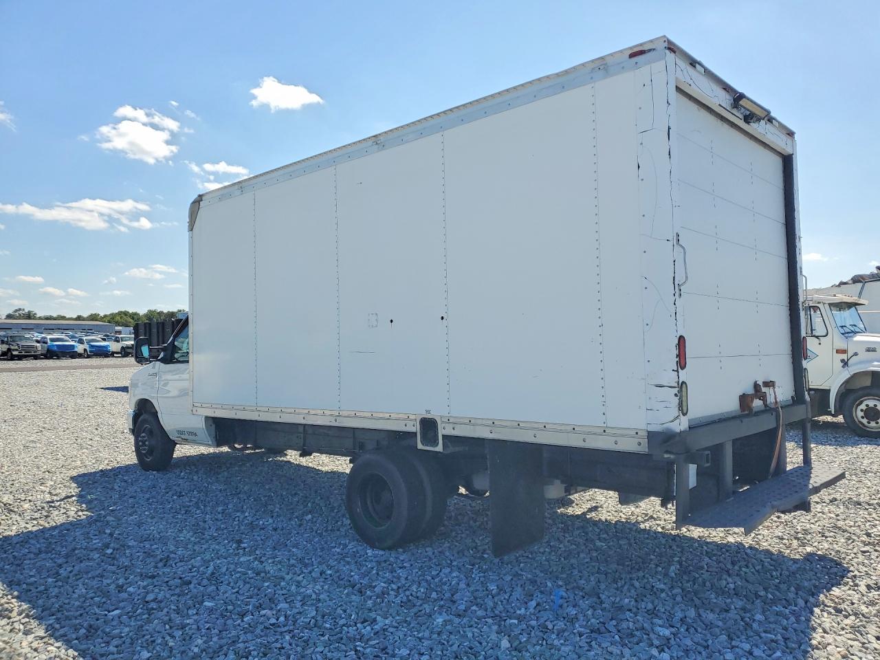 Ford Econoline E450 Super Duty Cutaway Van