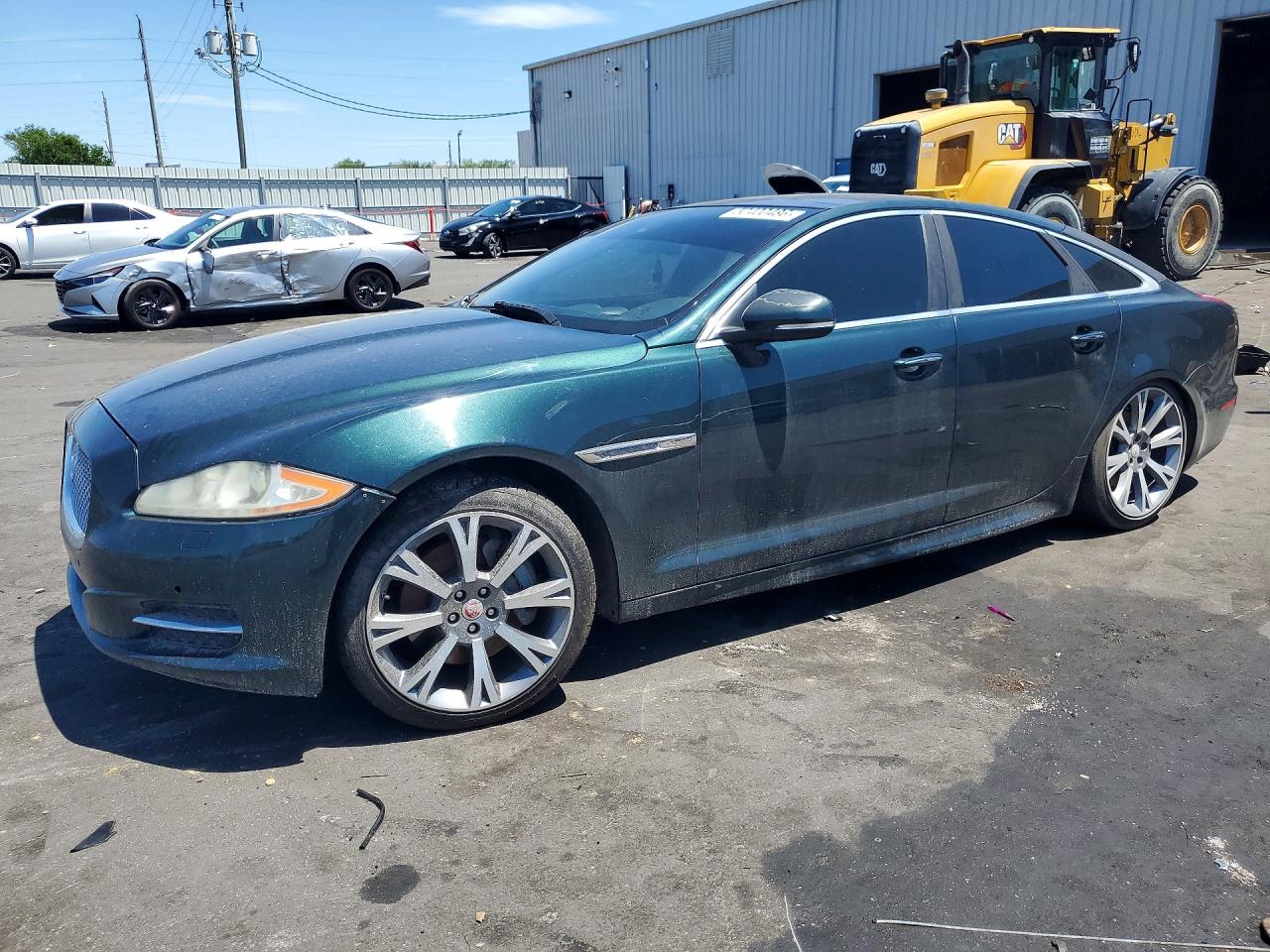 Salvage Jaguar XJ Image