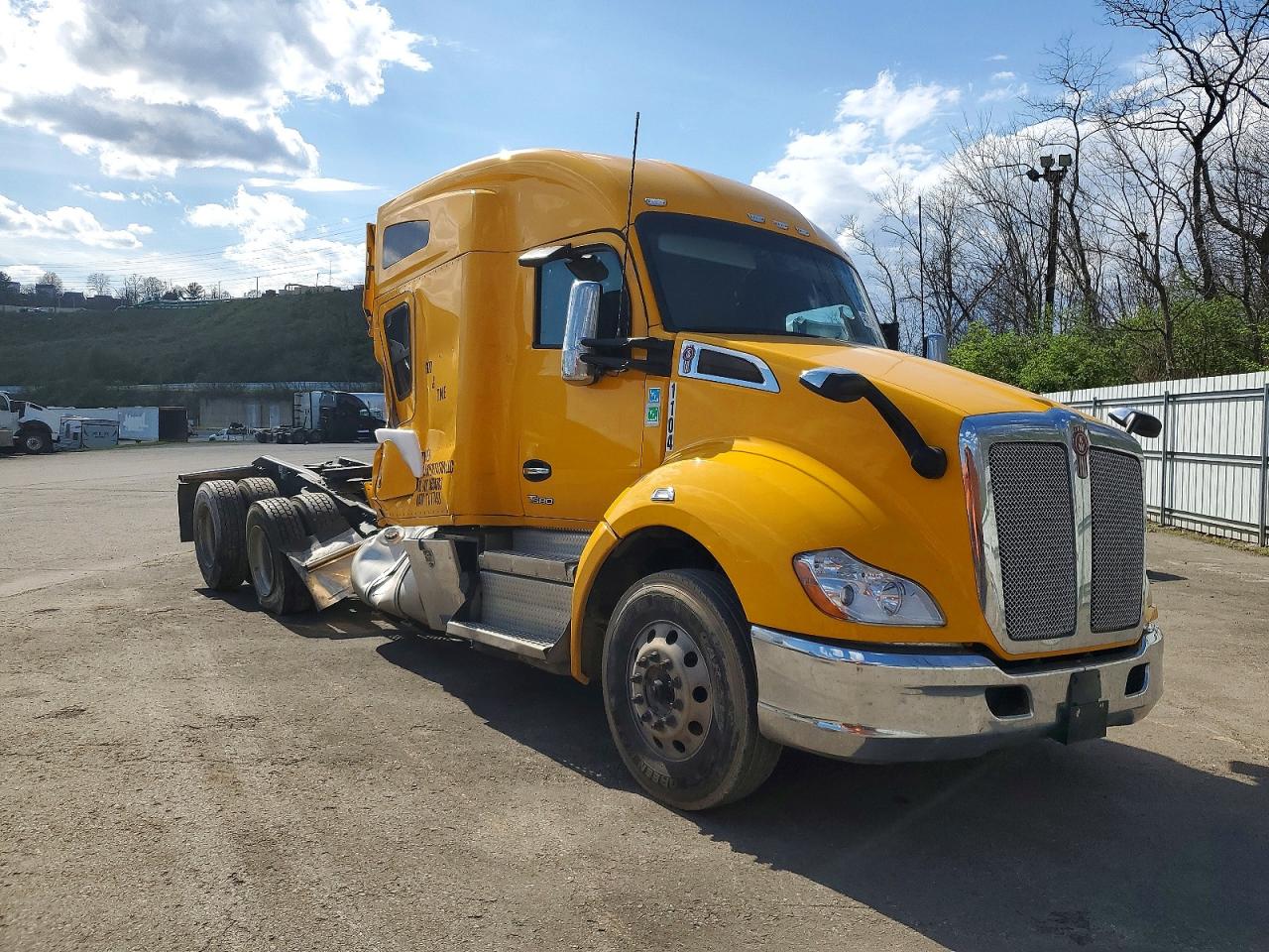 Salvage Kenworth T680 Image