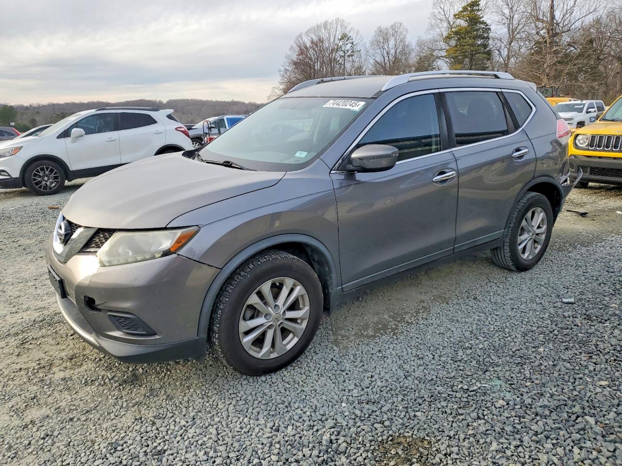 Salvage Nissan Rogue Image