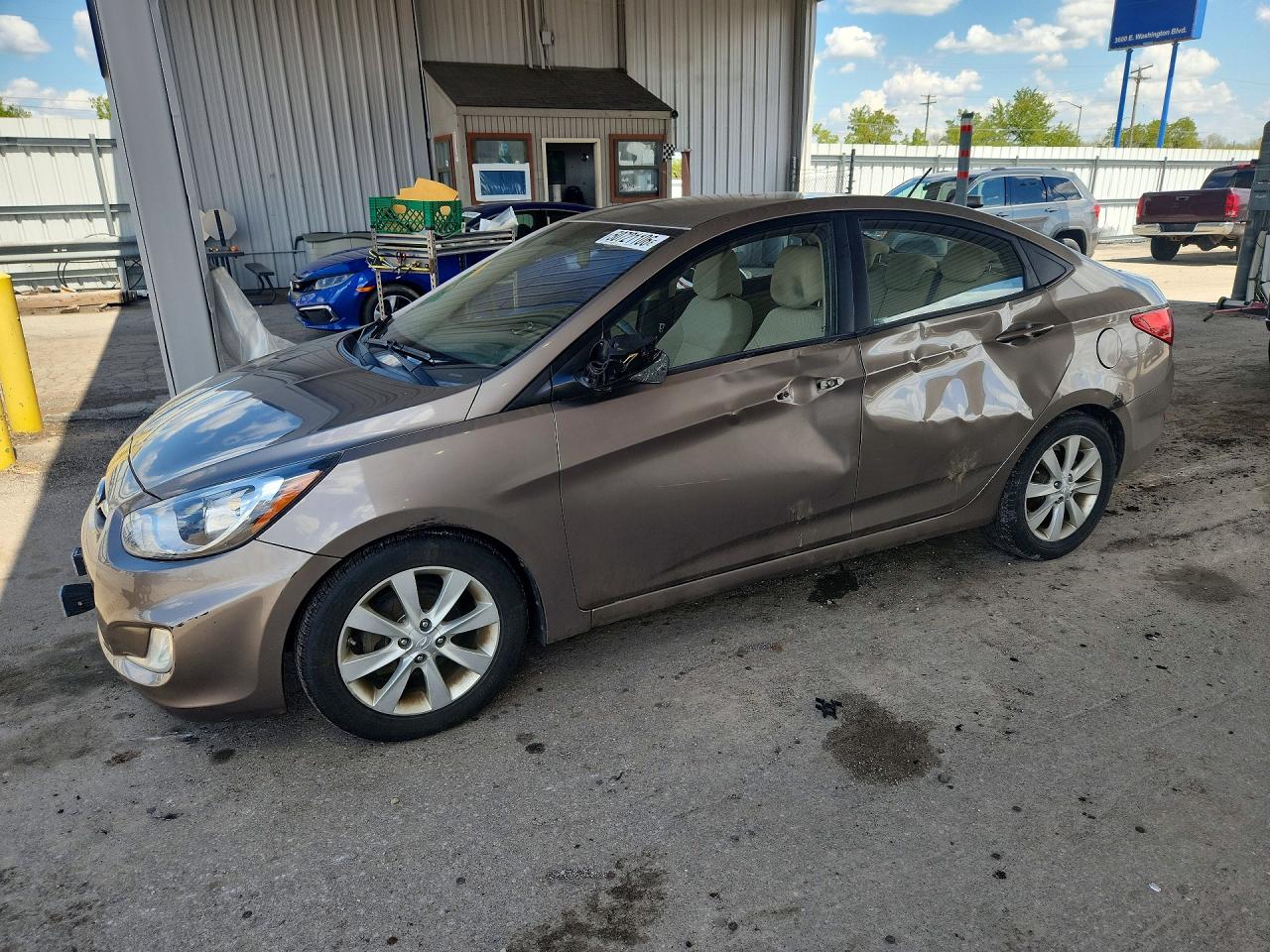 Salvage Hyundai ACCENT Image