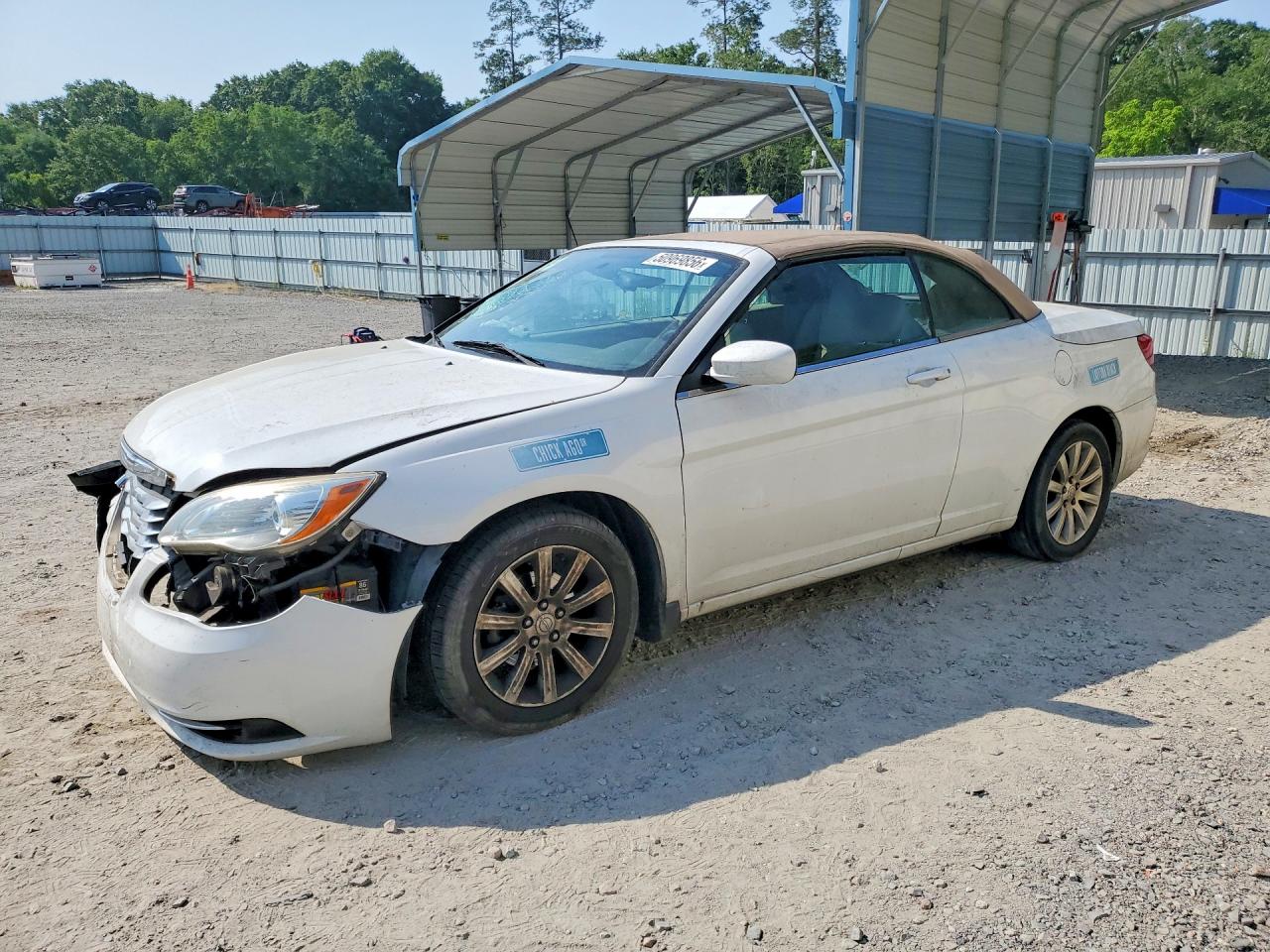 Salvage Chrysler 200 Image