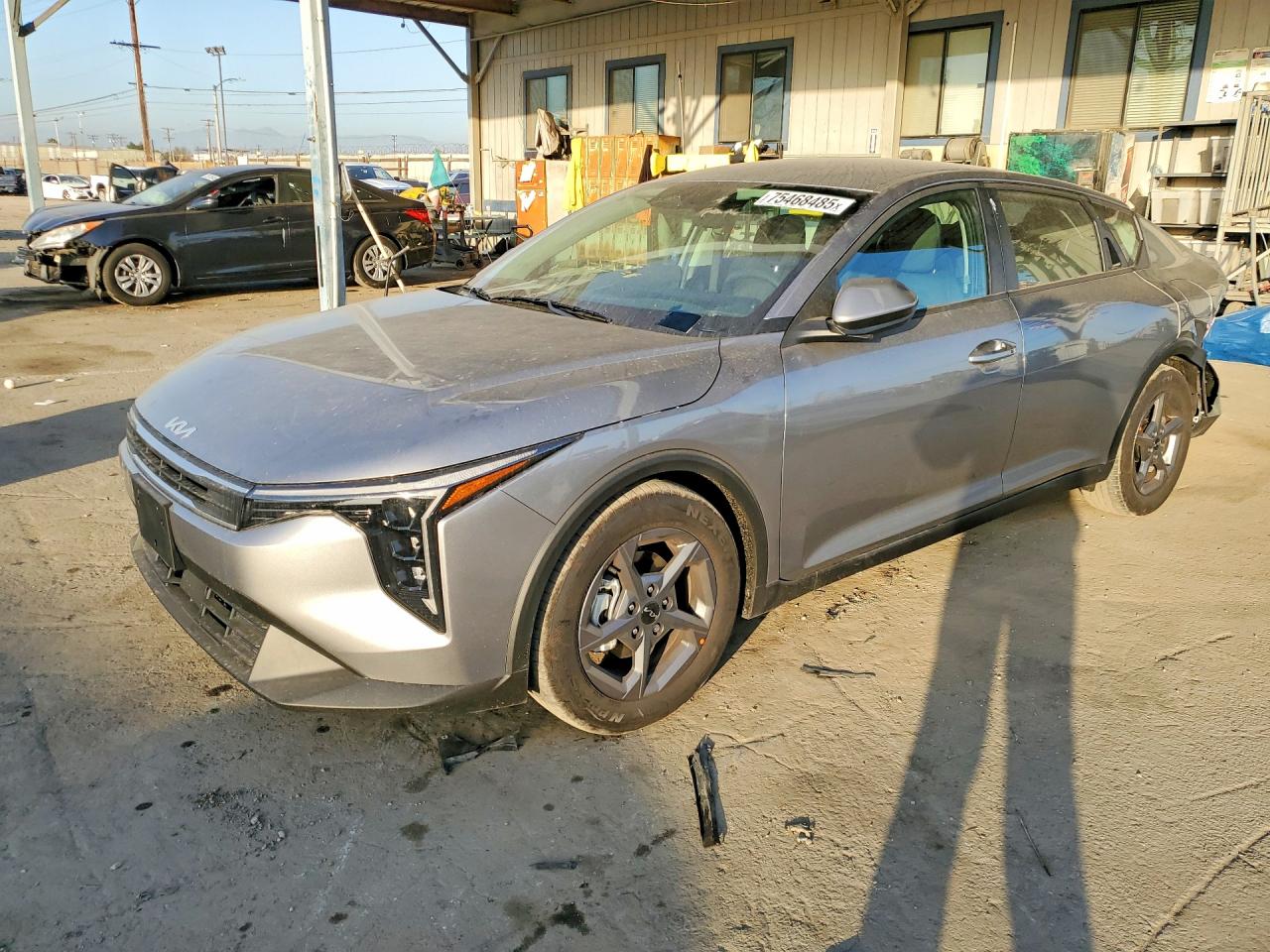 Salvage Kia K4 Lx Image