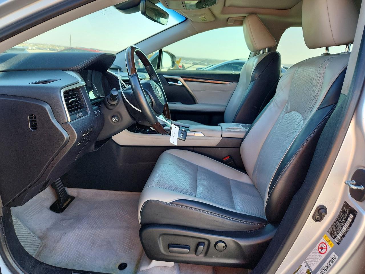 Lexus RX Base
