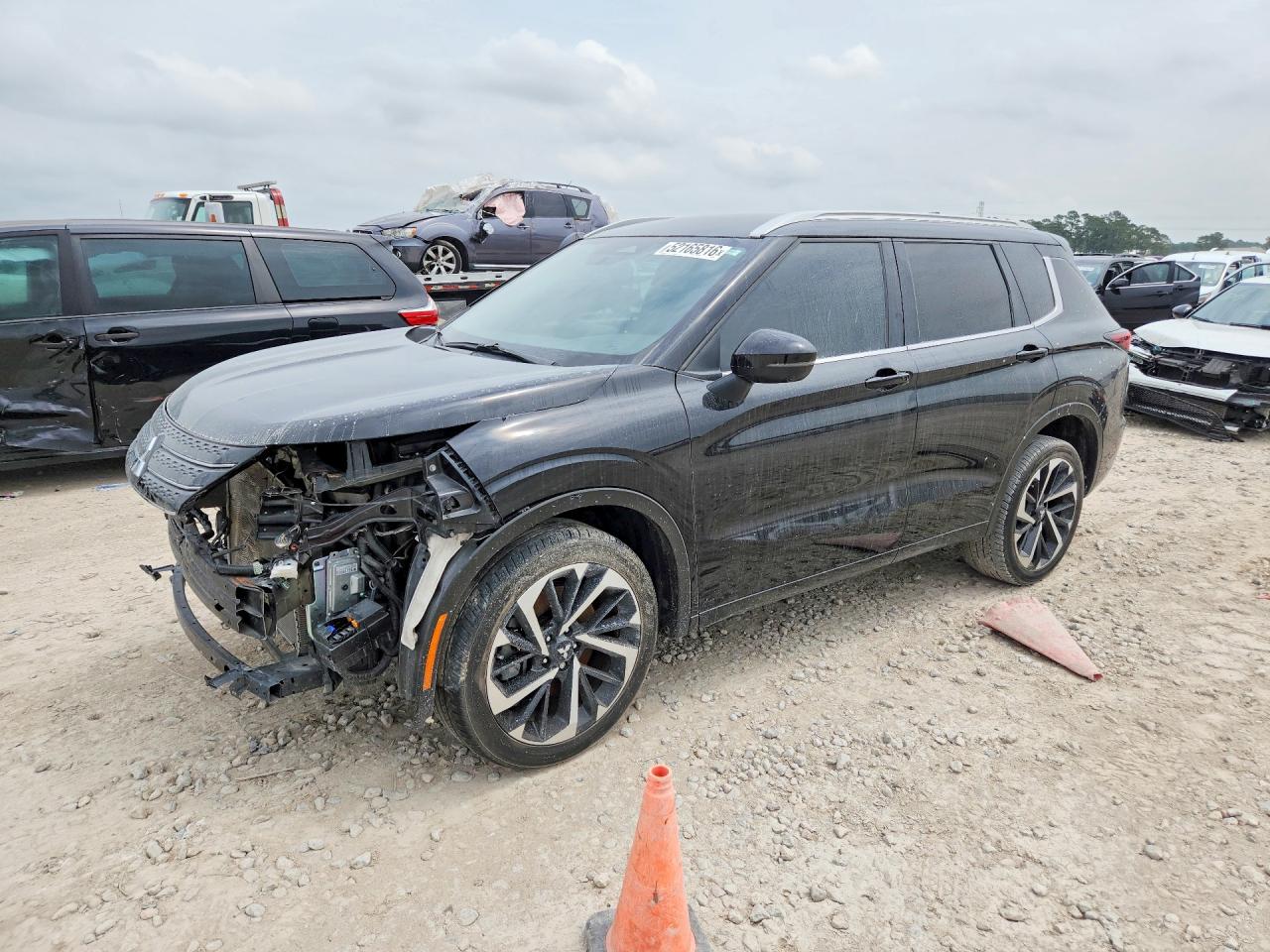 Salvage Mitsubishi Outlander Image