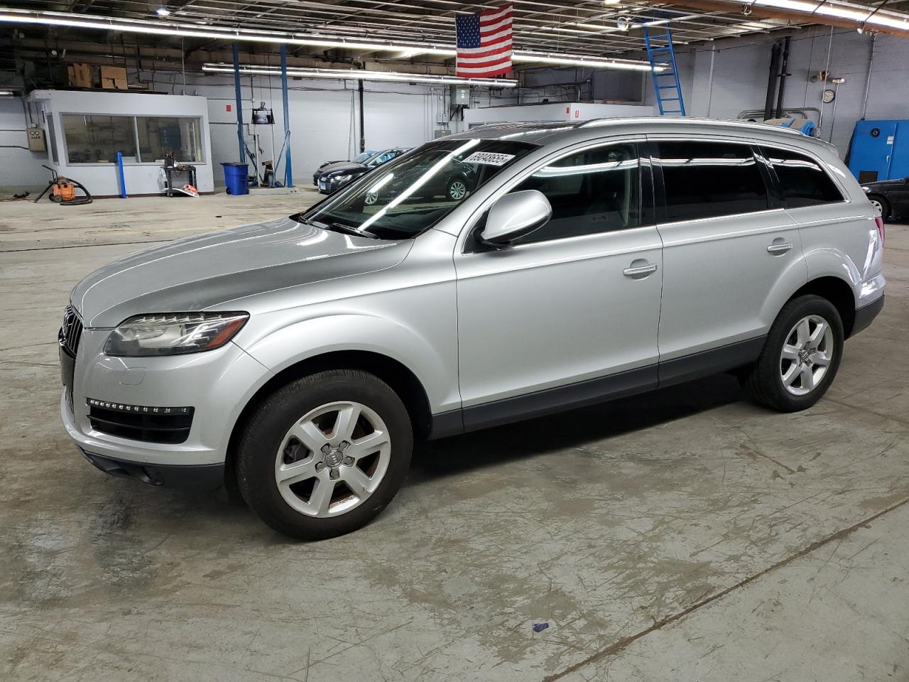 Salvage Audi Q7 Image