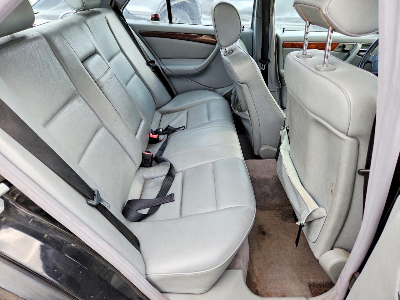Mercedes-Benz C-Class 230