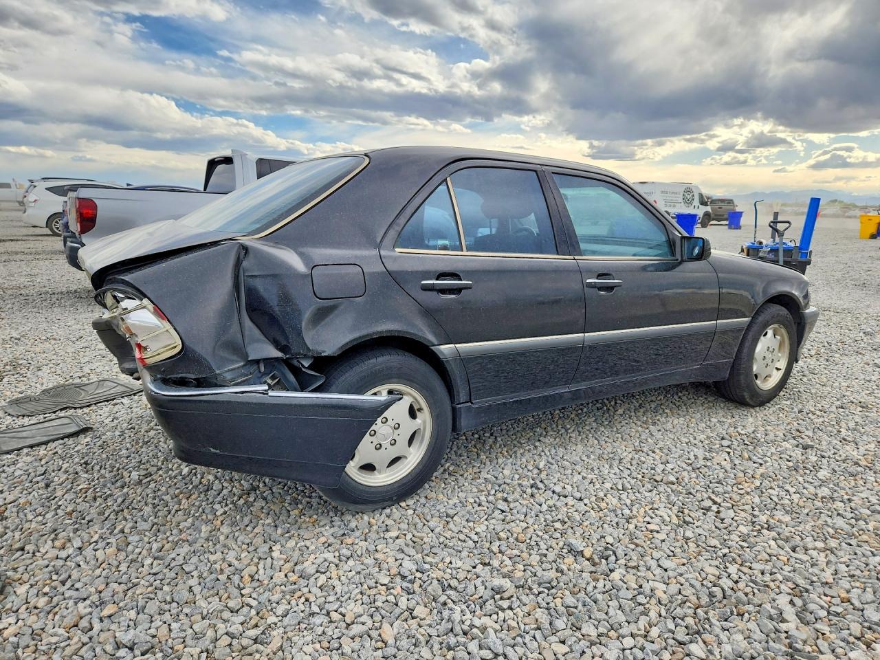 Mercedes-Benz C-Class 230