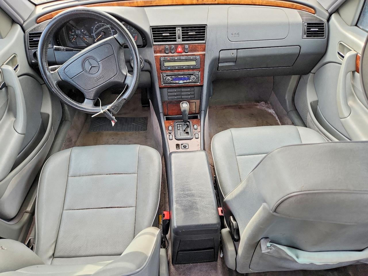 Mercedes-Benz C-Class 230