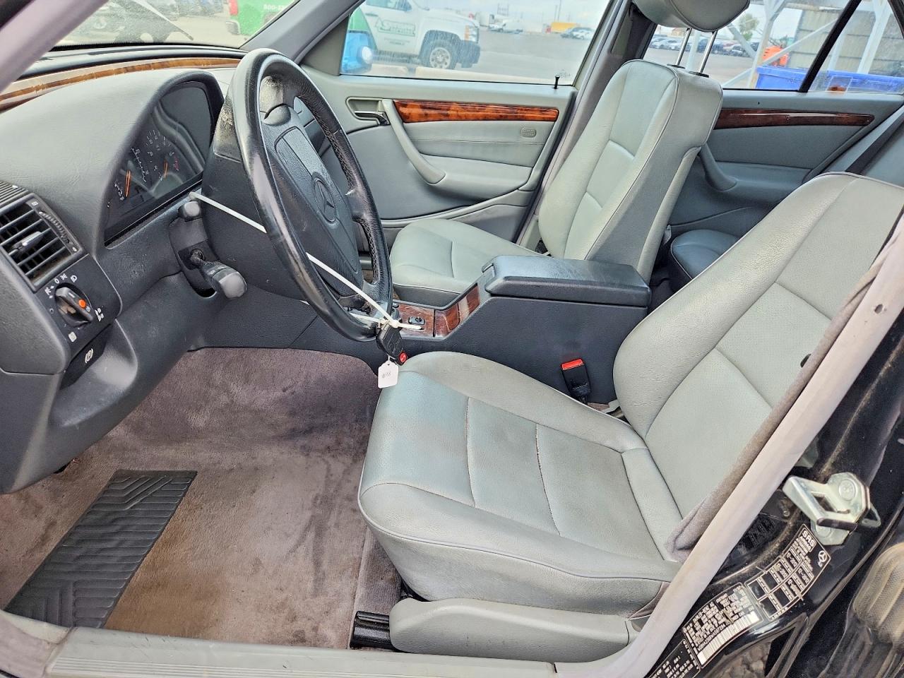 Mercedes-Benz C-Class 230