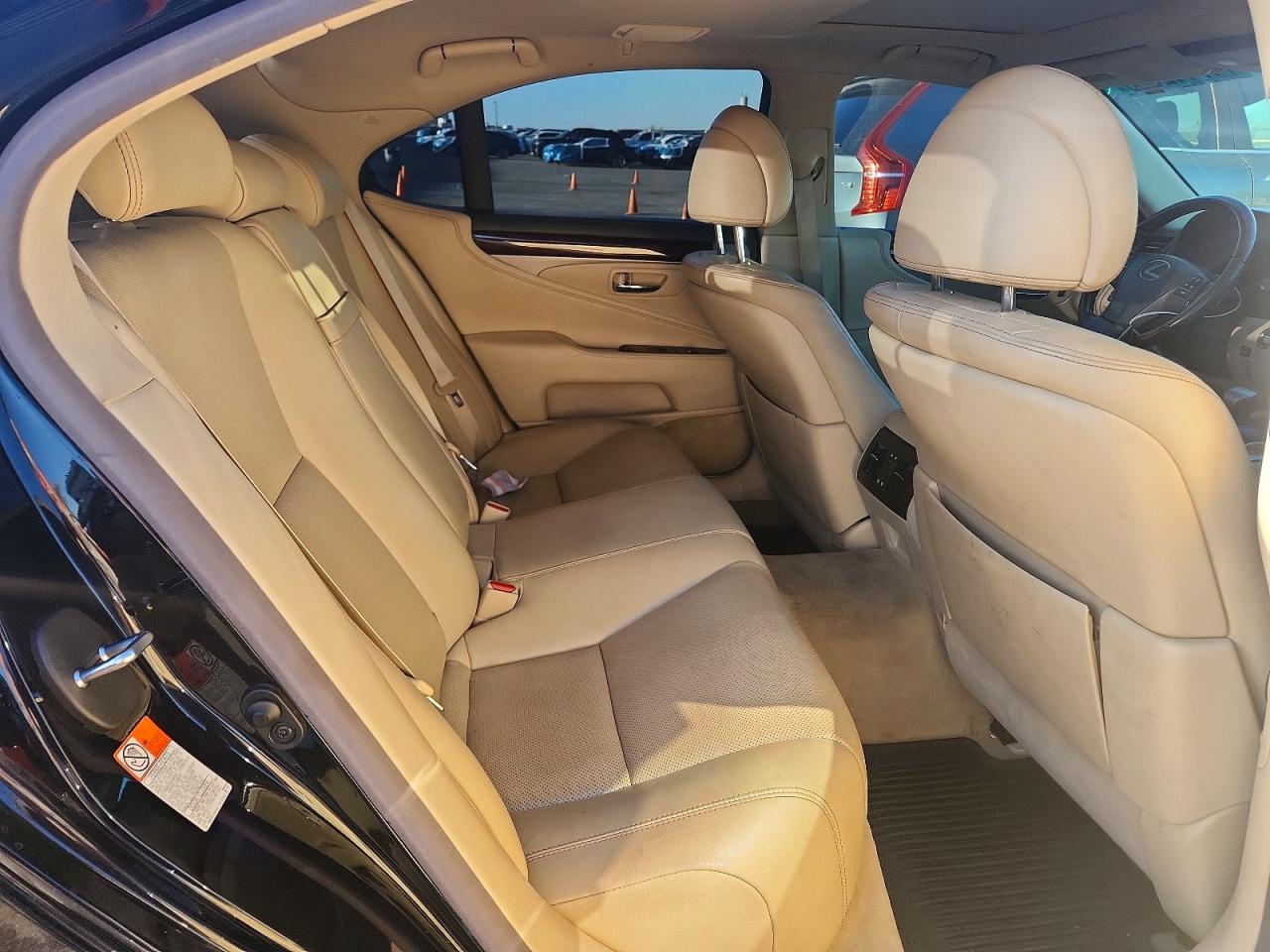 Lexus LS Base