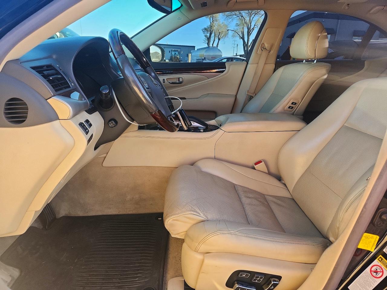 Lexus LS Base