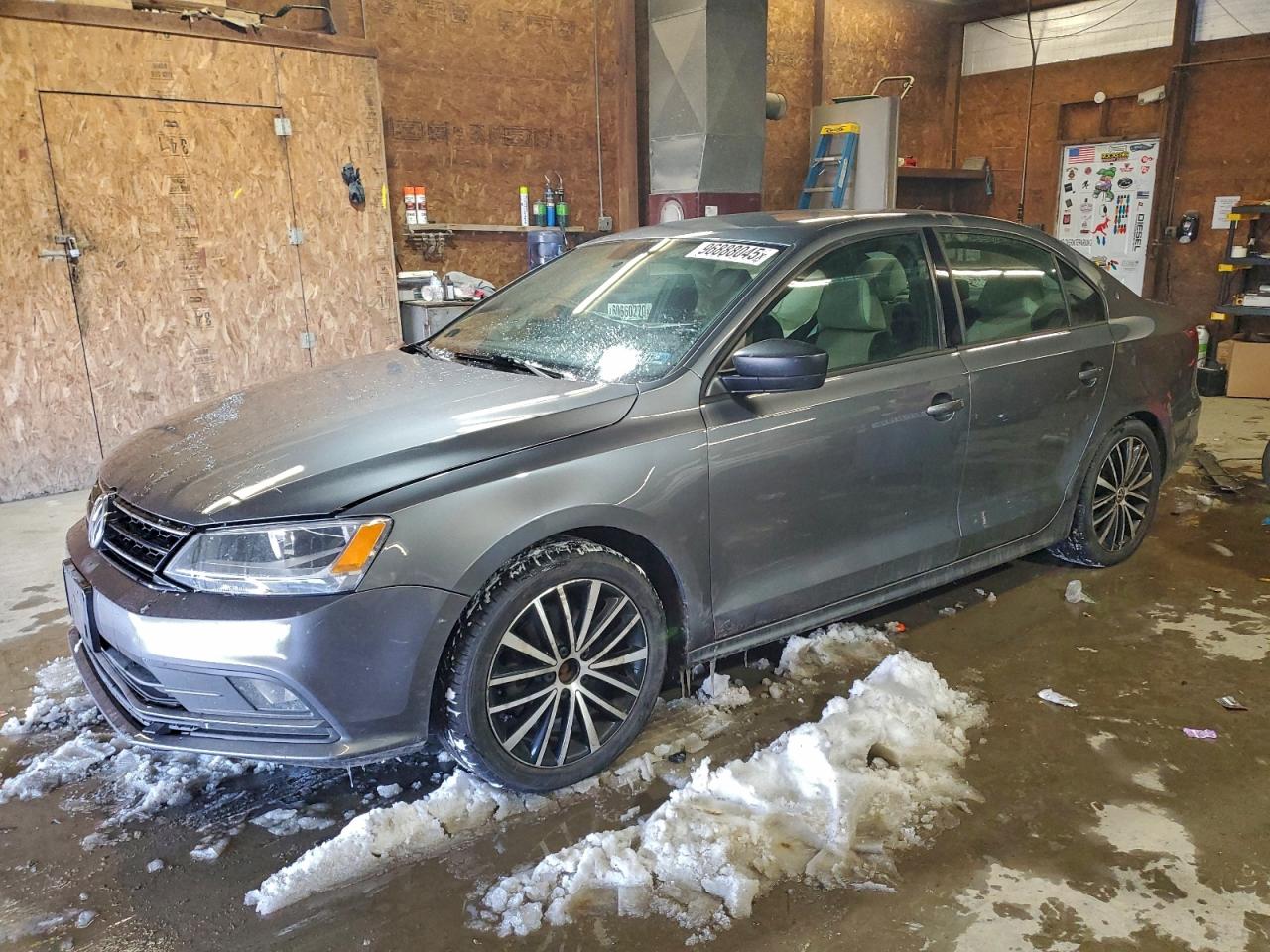 Salvage Volkswagen Jetta Image