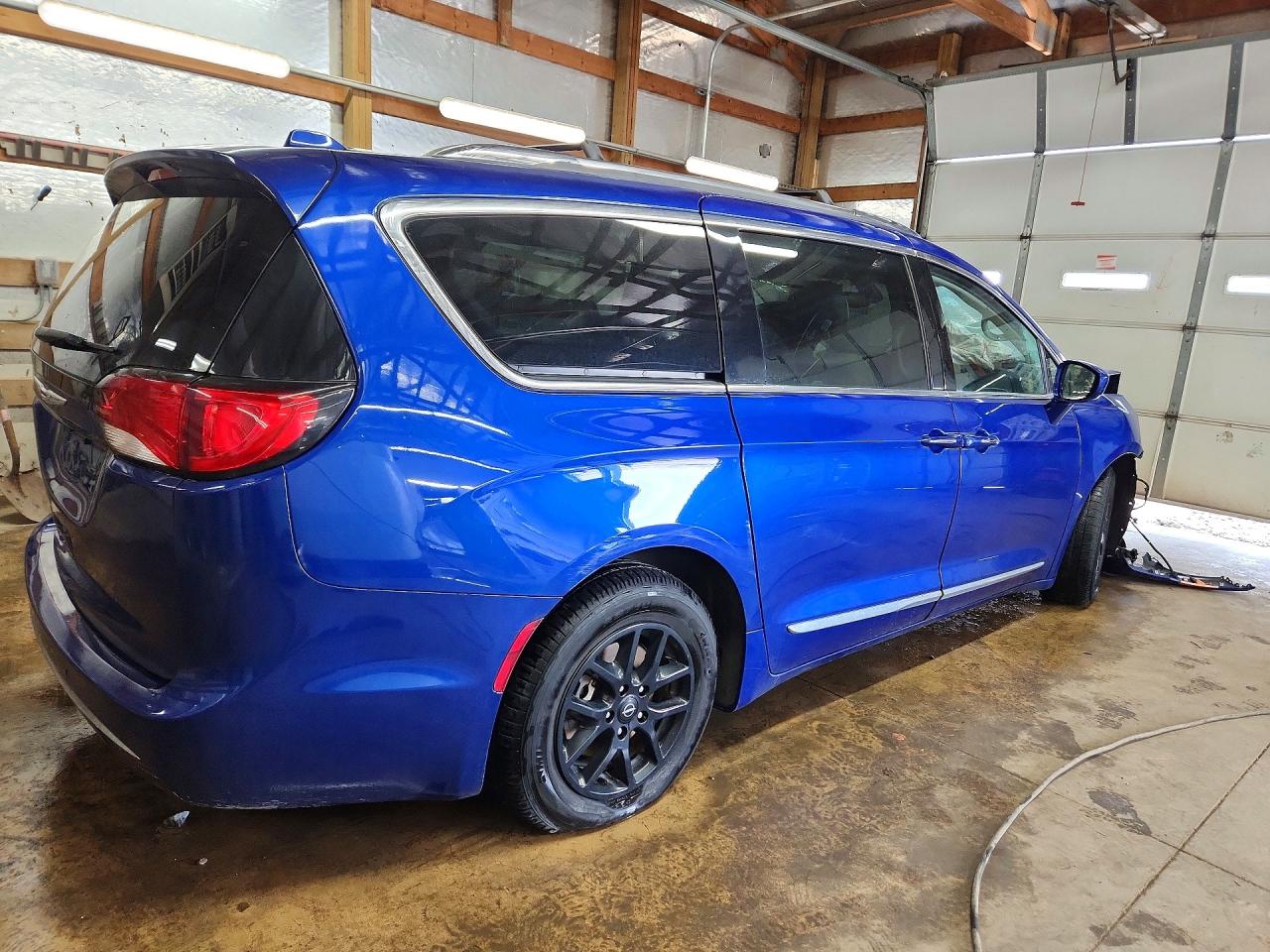 Chrysler Pacifica Touring L