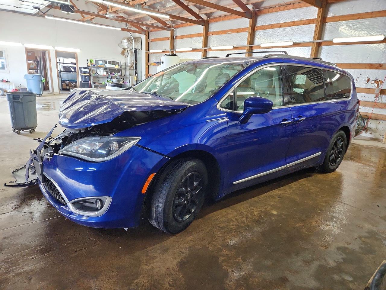 Salvage Chrysler Pacifica Image