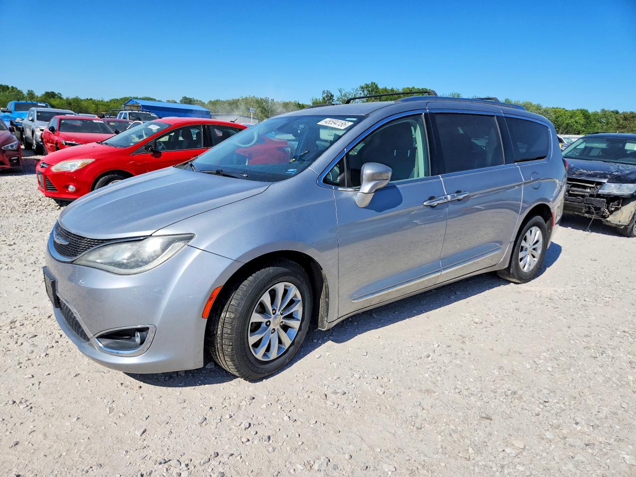 Salvage Chrysler Pacifica Image