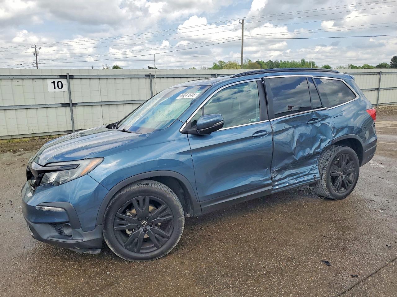 Salvage Honda Pilot Image