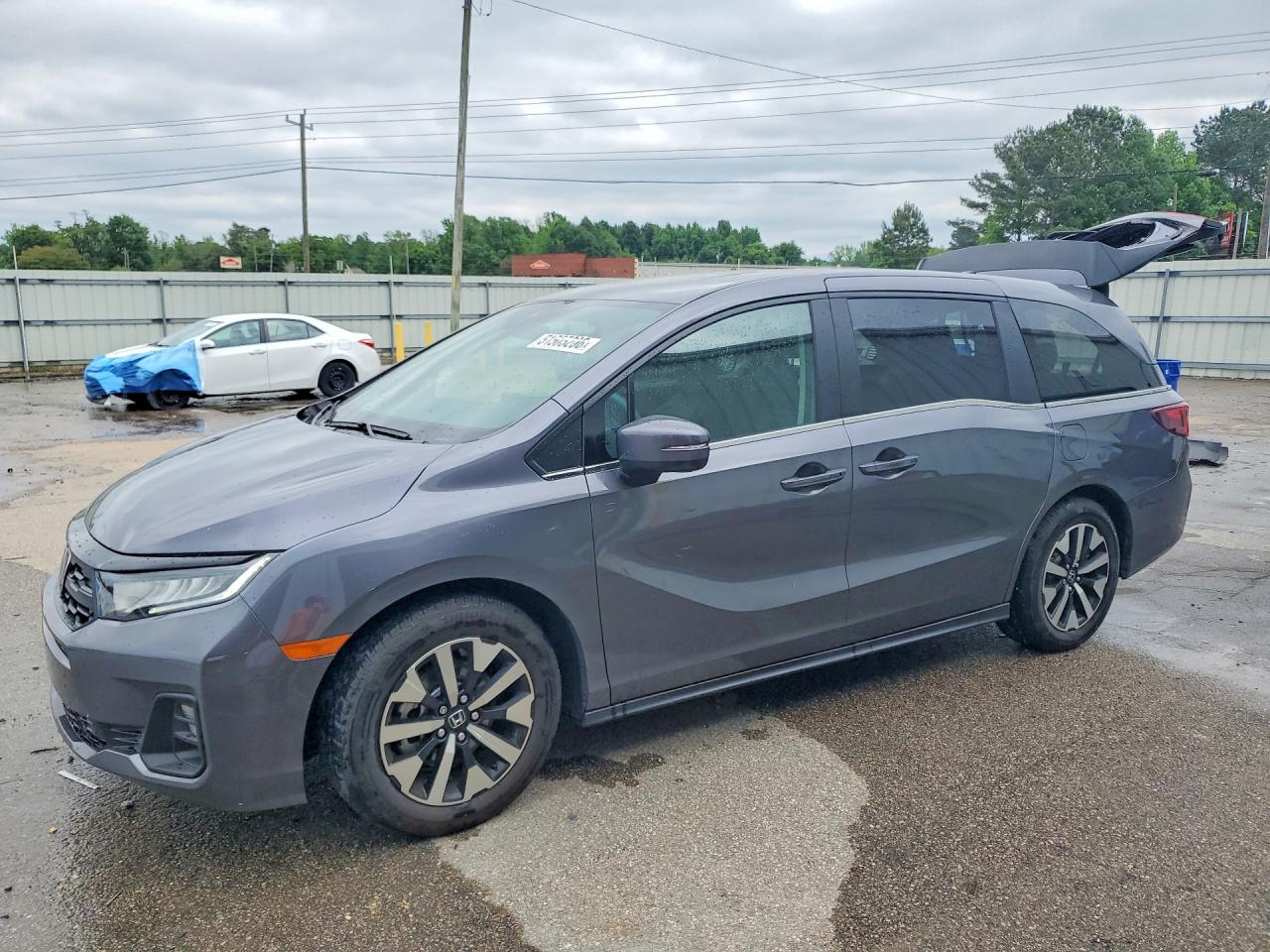 Salvage Honda Odyssey Image