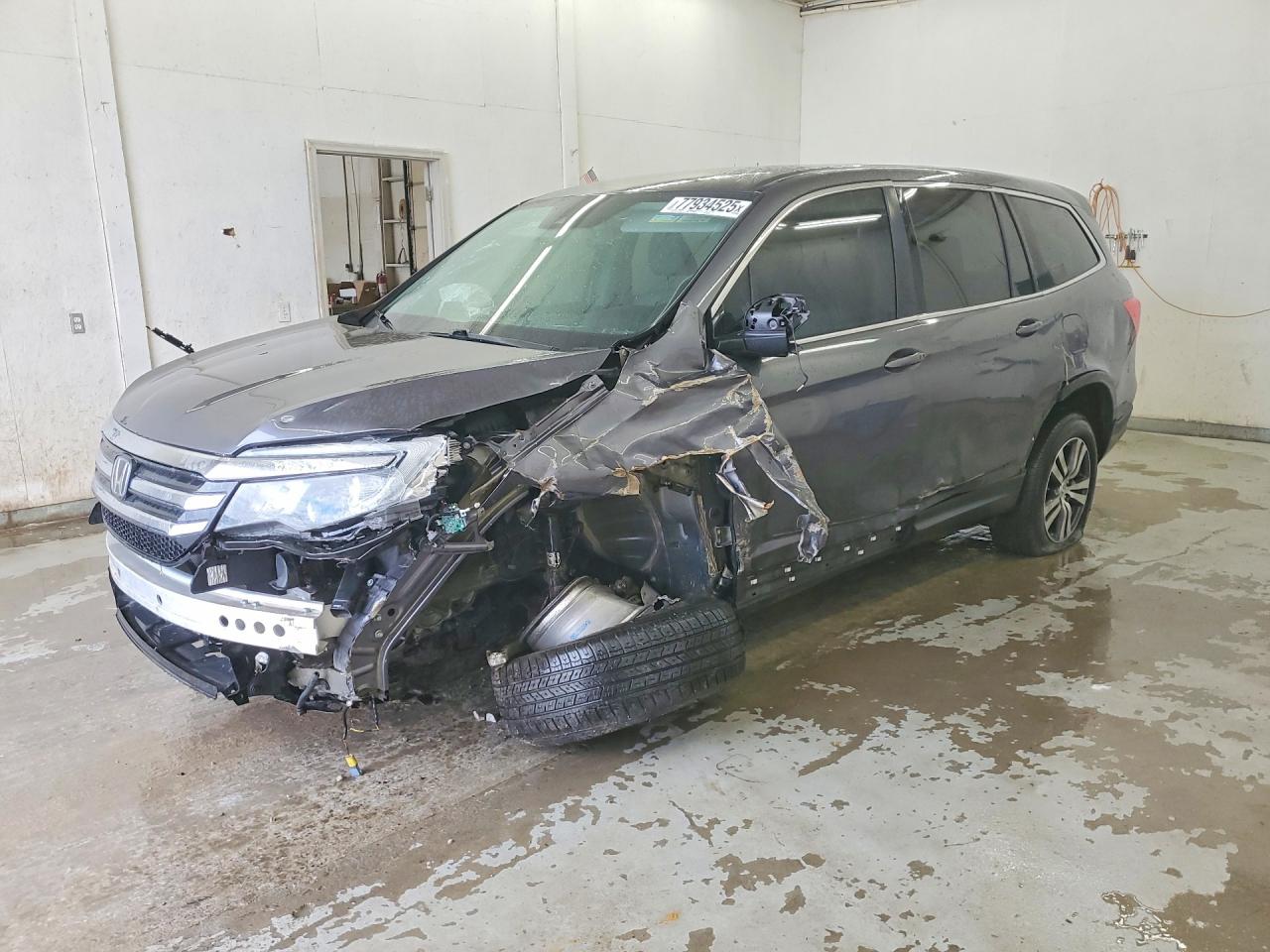 Salvage Honda Pilot Image