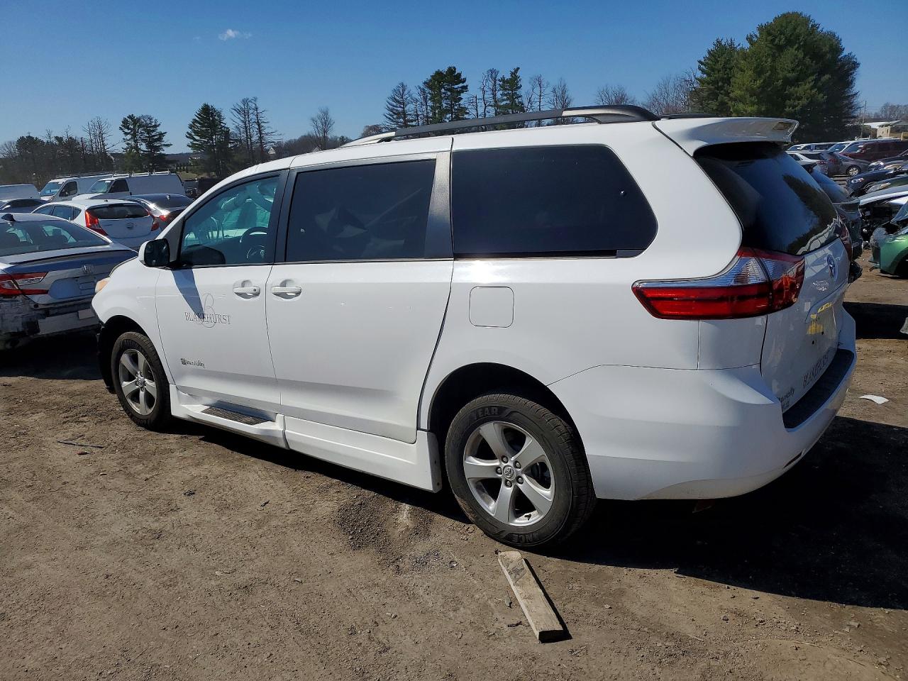 Toyota Sienna Le Mobility 7-passenger