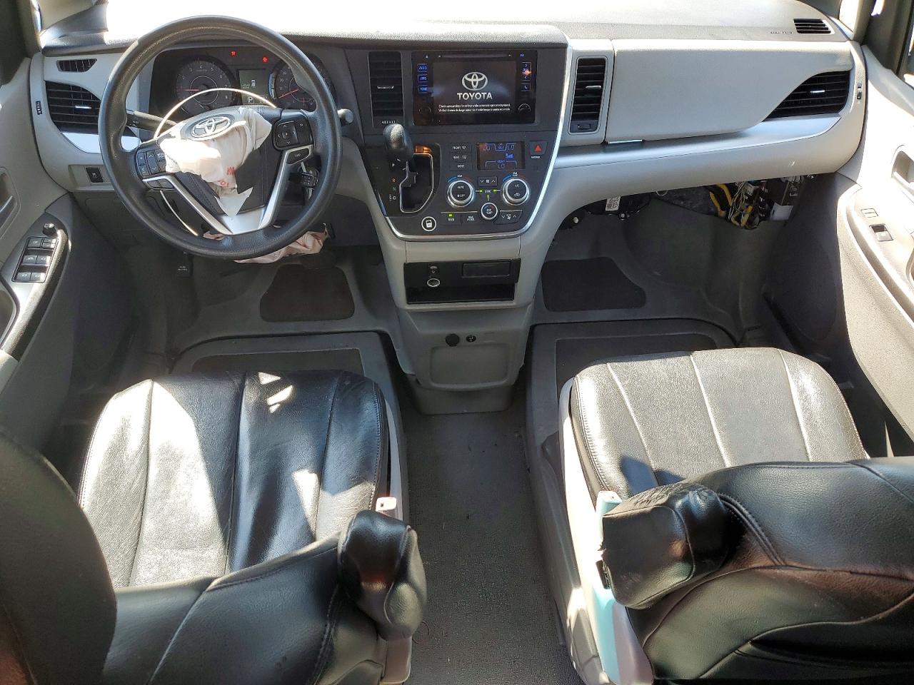 Toyota Sienna Le Mobility 7-passenger
