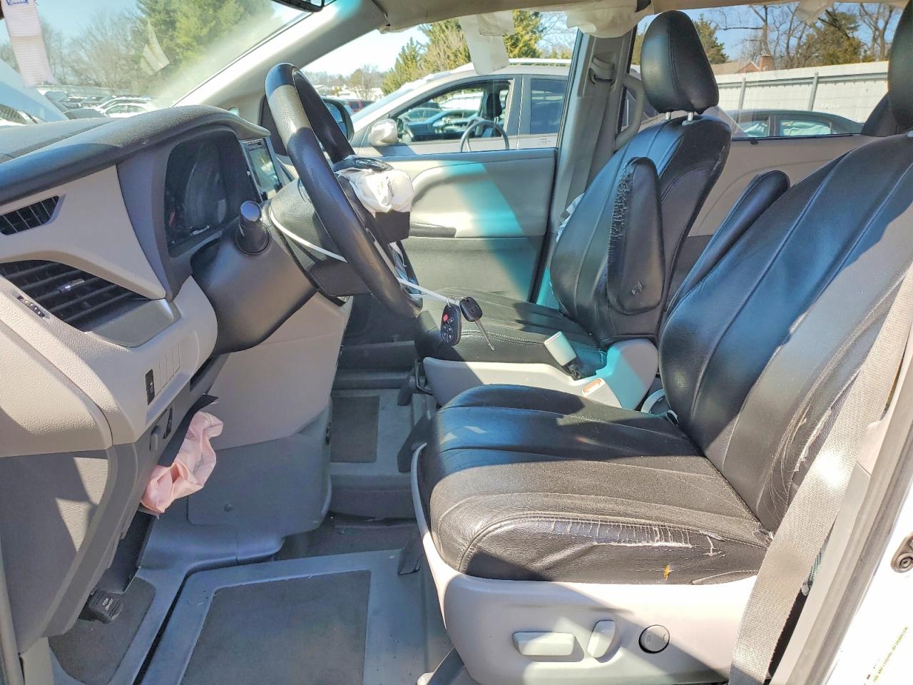 Toyota Sienna Le Mobility 7-passenger