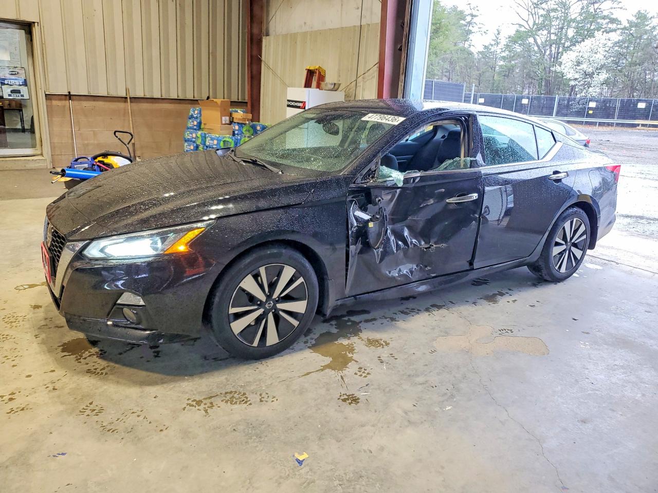 Salvage Nissan Altima Image